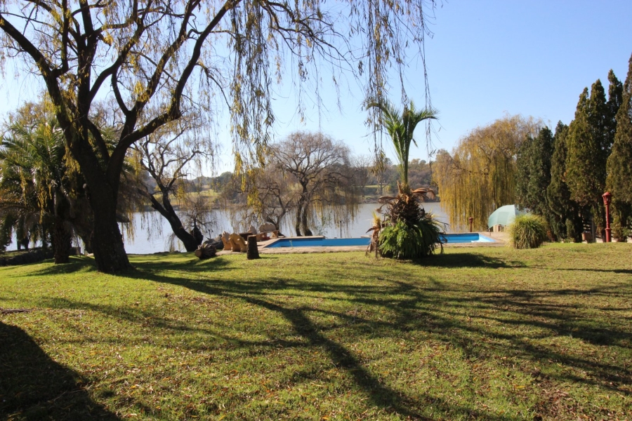 3 Bedroom Property for Sale in Lake Deneysville Free State